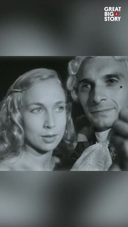 The lasting allure of powdered wigs Instructional Video