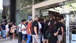 CLEAN : Buenos Aires: People line up to buy Argentina's new three-star jersey but get 'disappointed' News Clip