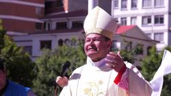 Bolivia holds mass for peace Instructional Video