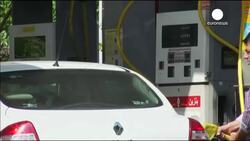 Oil price dips below the 30 dollar mark with Iran poised to crank up exports News Clip