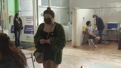 VOICED : Disminuye eficacia de Coronavac y Pfizer contra casos sintomáticos, según estudio chileno News Clip