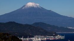 Mount Fuji in Focus: Drone’s View of Japan’s Iconic Peak Stock Footage