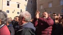 Italy: anti-Uber protests take thousands of taxis off the streets News Clip