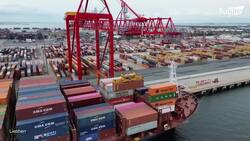 Genius Techniques to Move Massive Container Ships Inside Crowded Ports Instructional Video