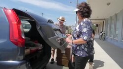 CLEAN : Australia: An NGO serves meals to communities devastated by bushfires News Clip