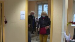 CLEAN : Relief of France-based Britons at permit-providing "Brexit bureau" News Clip