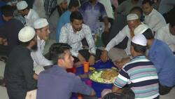 Thousands pray daily at the famous national mosque Instructional Video
