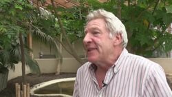 VOICED : Nace en un zoo primera tortuga gigante de Galápagos albina vista hasta la fecha News Clip