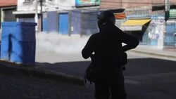 CLEAN : Coca growers face off with Bolivian police as market dispute escalates News Clip
