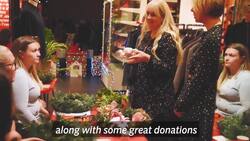 How to make a Christmas table centrepiece News Clip