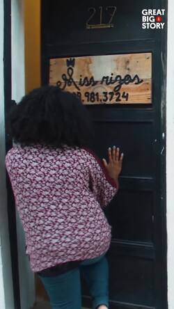 Embracing curls, changing beauty standards in the Dominican Republic	 Instructional Video