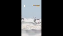 Powerful waves topple boats in northwest Peru News Clip
