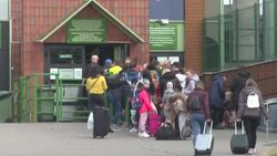 CLEAN : Images of Ukrainians at the Polish border, with some choosing to return home News Clip
