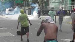 Anti-Maduro demonstrations turn violent in Caracas Instructional Video
