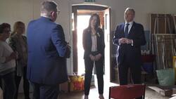 Sir Ed Davey meets Ukrainian priest helping with donations News Clip