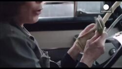 Lily Tomlin lights up as Weitz’s “Grandma” News Clip