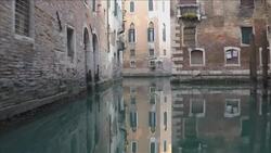 Virus leaves Venice's iconic canals eerily empty Instructional Video