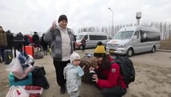 CLEAN : Ukrainian refugees board buses after crossing into Moldova News Clip