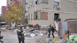 CLEAN : Albania earthquake: French rescuers flee building during aftershock News Clip