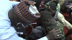 VOICED : Los más de 300 estudiantes liberados en Nigeria se reúnen con sus padres News Clip