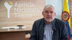 VOICED : Vega, el exguerrillero encargado de distribuir la tierra en disputa en Colombia News Clip