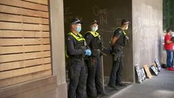 Protesters outside Novak Djokovic's quarantine hotel in Melbourne News Clip