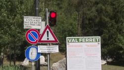 CLEAN : Italian resort evacuated over possibility of falling Mont Blanc ice News Clip