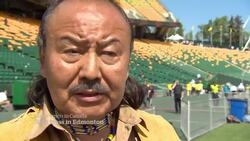 Pope’s Edmonton mass draws applause from some, disappointment from others News Clip