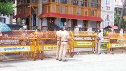 CLEAN : Police out in force in Mumbai as Bollywood star Deepika Padukone questioned in drugs probe News Clip