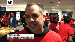 Obama makes surprise appearance at NBA event Instructional Video