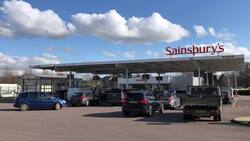 Drivers queue for fuel in England News Clip