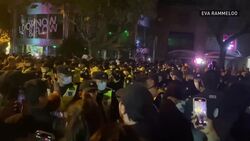 Anti-lockdown protesters in China chant 'Down with Xi Jinping!' News Clip