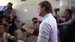 CLEAN : Uruguay's center right Lacalle Pou talks to press after voting News Clip