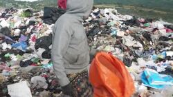 CLEAN : Vying with vultures: Widespread poverty has some Hondurans living off rubbish News Clip