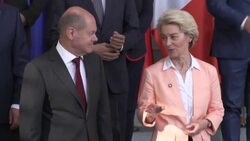 CLEAN : Leaders take group picture at Western Balkans summit in Berlin News Clip