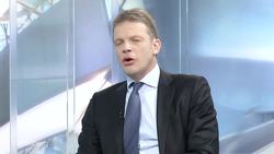 Deutsche Bank CEO Sewing on Trading Revenue, Employee Pay, Negative Rates News Clip