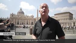 Thousands line up to see Pope Francis lying in state in Rome News Clip