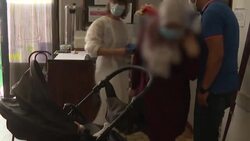 CLEAN : French food charity hosts vaccination centre for those 'under the radar' News Clip