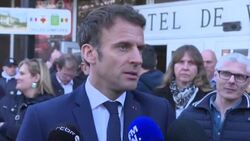 VOICED : La campaña presidencial se reanuda en Francia con Le Pen y Macron sobre el terreno News Clip