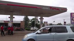 CLEAN : Ugandans react to fuel shortage as trucks stuck in tailbacks News Clip