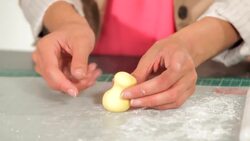 How to Make a Fondant Baby Chick Instructional Video