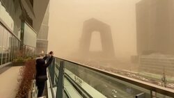 CLEAN : Beijing smothered by hazardous yellow smog News Clip