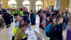 CLEAN : Timelapse of Ukrainian refugees coming and going from Polish border train station News Clip