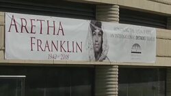 CLEAN : People arrive at Detroit museum to view body of Aretha Franklin News Clip