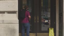 Shutdown disappoints NYC tourists Instructional Video