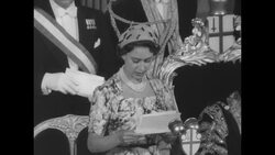 Princess Margaret decides not to marry Group Capt. Peter Townsend; and Queen Elizabeth, Princess Margaret and the Queen Mum attend the Opera News Clip