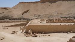 Egypt, Luxor - Mortuary Temple of Hatshepsut - Temple of Mentuhotep II Stock Footage