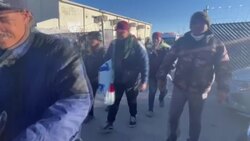 CLEAN : Migrants cross from Mexico into US and denounce kidnappings News Clip