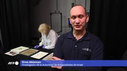 VOICED : Israel desveló un manuscrito bíblico de 2.000 años de antigüedad News Clip