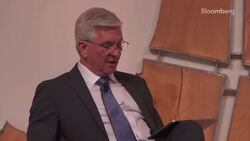 Fed's Waller Says Stablecoins to Benefit From Regulation News Clip